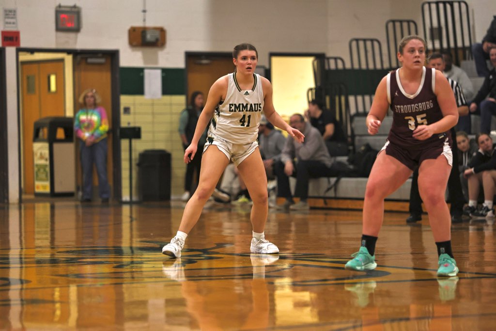 Basketball - Doemling scores game-high 13 points to lead balanced ...